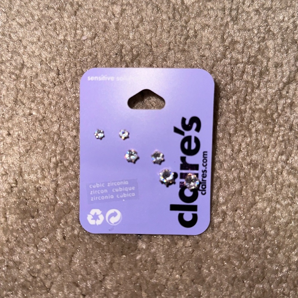 Cute earrings in the brand Claire’s